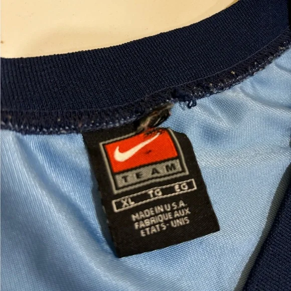 Vintage Nike UNC Football Jersey - Picture 6 of 6